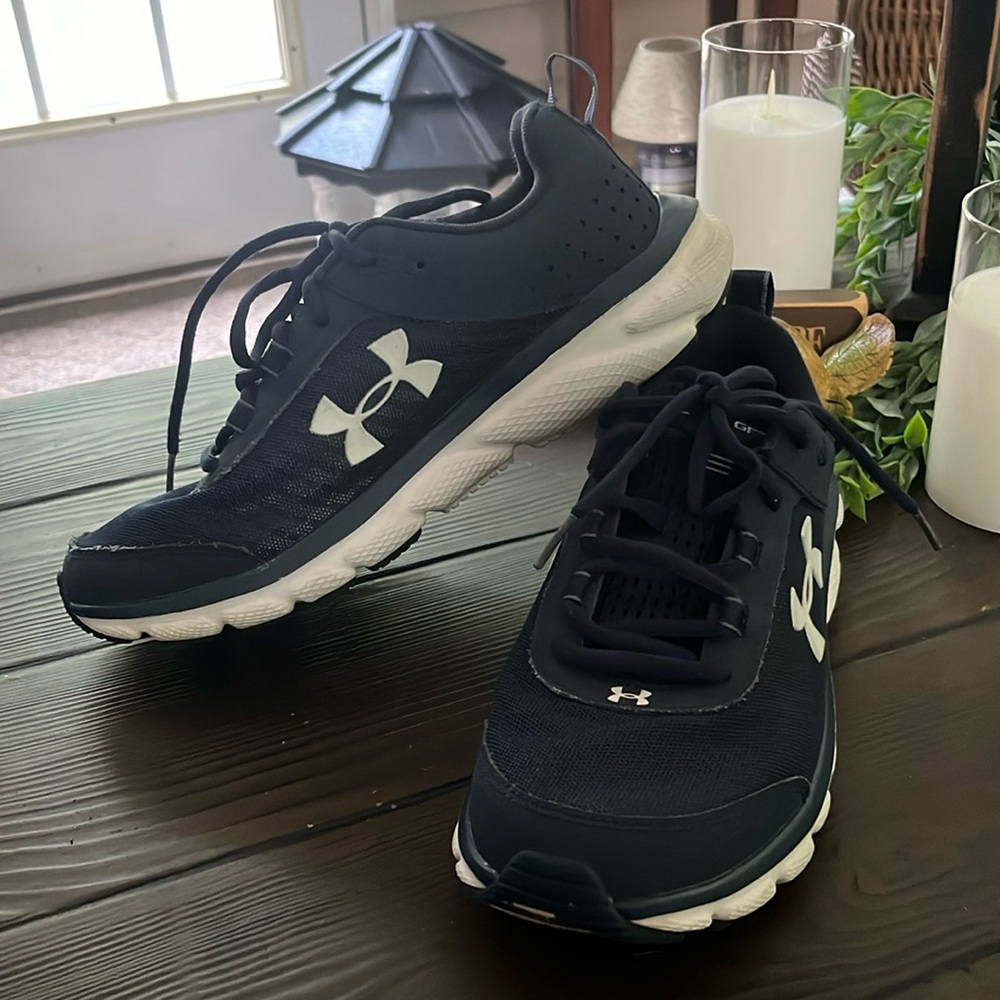 Under Armour sneakers in navy and white - Picture 1 of 11